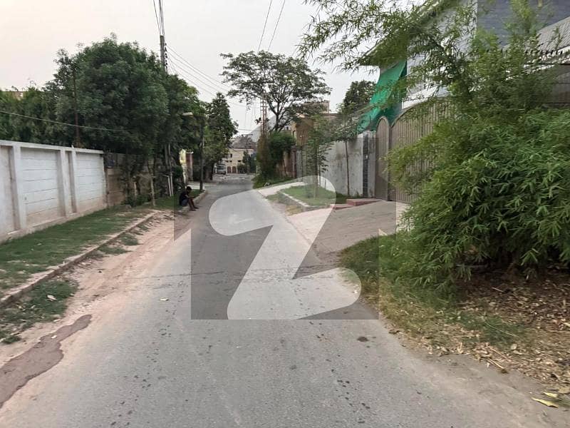 گلبرگ 3 - بلاک ایم گلبرگ 3,گلبرگ,لاہور میں 2 کنال رہائشی پلاٹ 12.0 کروڑ میں برائے فروخت۔