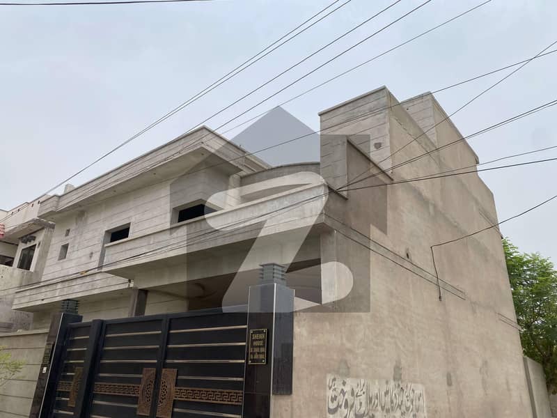 گارڈن ٹاؤن ملتان میں 5 کمروں کا 10 مرلہ مکان 1.65 کروڑ میں برائے فروخت۔
