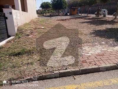 8 Marla Semi Corner Plot Available For Sale