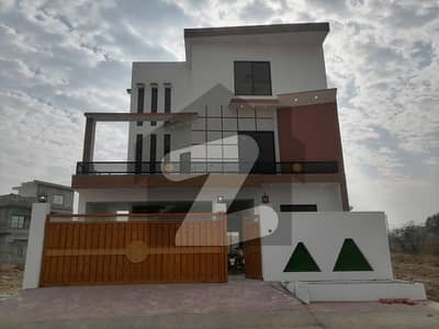 پنجاب گورنمنٹ سرونٹ ہاؤسنگ فاؤنڈیشن (پی جی ایس ایچ ایف) راولپنڈی میں 5 کمروں کا 10 مرلہ مکان 2.7 کروڑ میں برائے فروخت۔