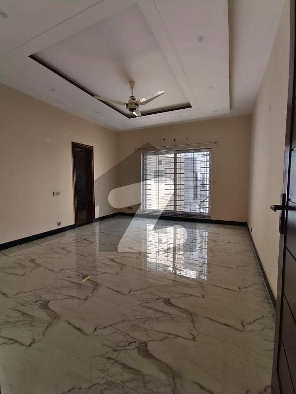 10 MARLA LIKE BRAND NEW HOUSE 10 MARLA LIKE BRAND NEW HOUSE