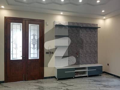 واپڈا سٹی ۔ بلاک سی واپڈا سٹی,فیصل آباد میں 15 مرلہ مکان 5.5 کروڑ میں برائے فروخت۔