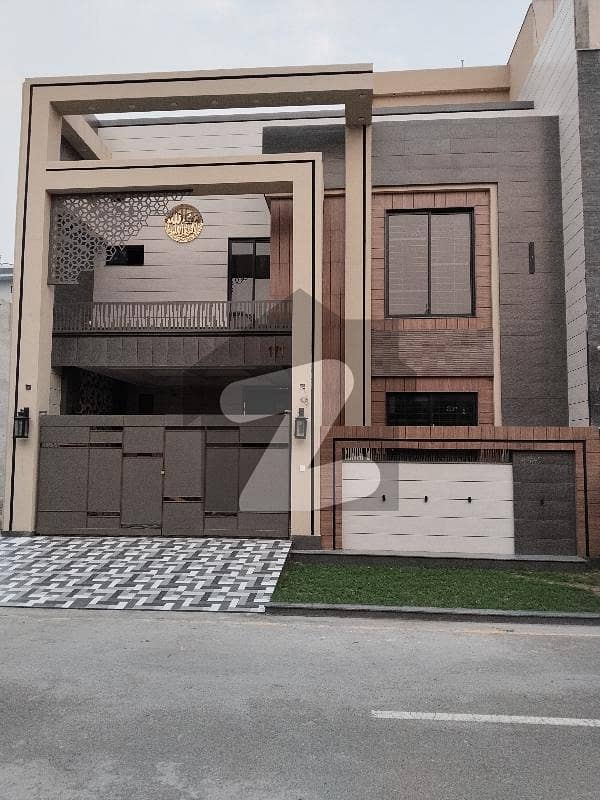 ستیانہ روڈ فیصل آباد میں 5 کمروں کا 7 مرلہ مکان 3.95 کروڑ میں برائے فروخت۔