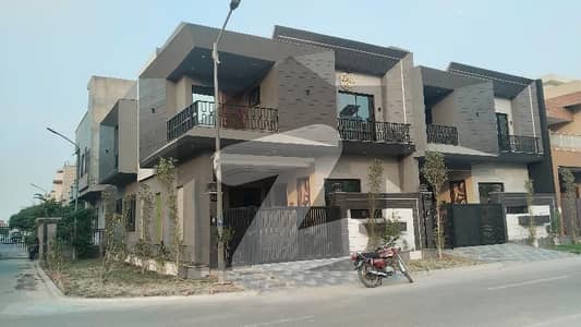 ستیانہ روڈ فیصل آباد میں 5 کمروں کا 5 مرلہ مکان 2.45 کروڑ میں برائے فروخت۔