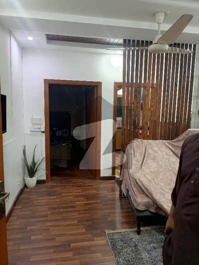 ای ۔ 11 اسلام آباد میں 1 کمرے کا 3 مرلہ فلیٹ 63.0 لاکھ میں برائے فروخت۔