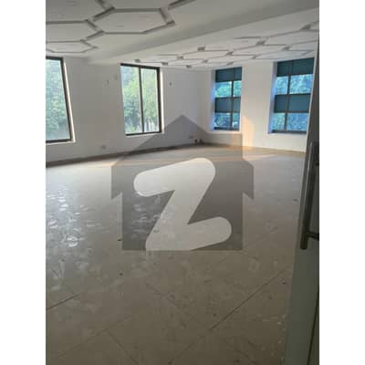 گلبرگ لاہور میں 10 کمروں کا 4 کنال مکان 18.0 لاکھ میں کرایہ پر دستیاب ہے۔