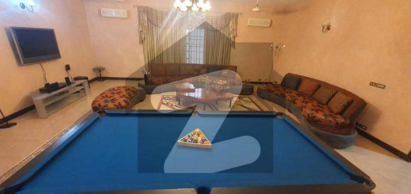 Bungalow For Sale 1000 Yards Prime Location Bungalow For Sale 1000 Yards Prime Location