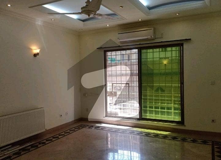 آئی ۔ 8 اسلام آباد میں 6 کمروں کا 14 مرلہ مکان 11.25 کروڑ میں برائے فروخت۔