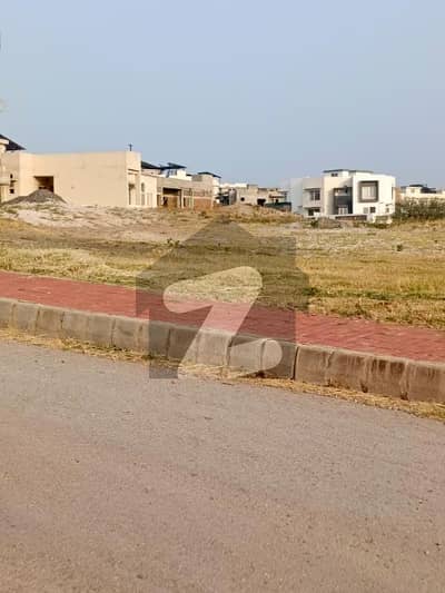 بحریہ ٹاؤن فیز 8 ۔ بلاک پی بحریہ ٹاؤن فیز 8,بحریہ ٹاؤن راولپنڈی,راولپنڈی میں 1 کنال رہائشی پلاٹ 1.25 کروڑ میں برائے فروخت۔