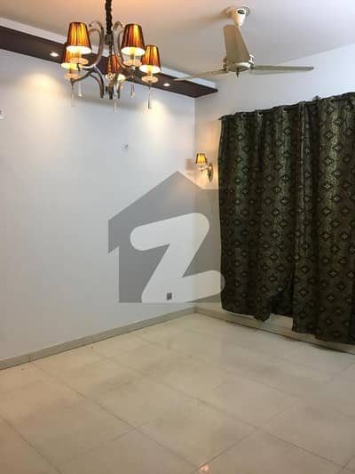 ڈی ایچ اے فیز 4 ڈیفنس (ڈی ایچ اے),لاہور میں 4 کمروں کا 10 مرلہ مکان 2.2 لاکھ میں کرایہ پر دستیاب ہے۔