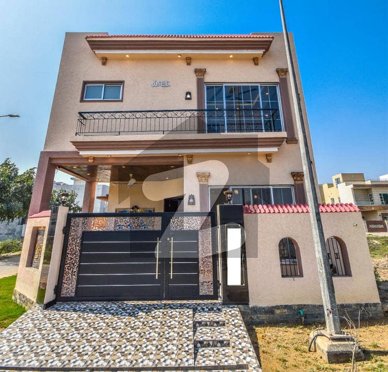 5 MARLA CORNER OWNER BUILD HOUSE FOR RENT