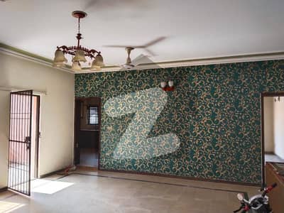 1 KANAL BEAUTIFUL UPPER PORTION AVAILABLE FOR RENT