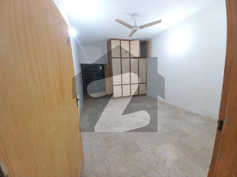 GROUND PORTION AVAILABLE FOR RENT IN E11 GROUND PORTION AVAILABLE FOR RENT IN E11