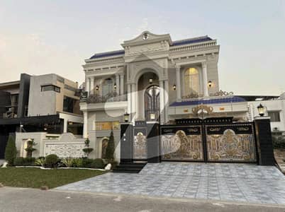 ڈی ایچ اے فیز 7 ڈیفنس (ڈی ایچ اے),لاہور میں 5 کمروں کا 1 کنال مکان 6.3 کروڑ میں برائے فروخت۔