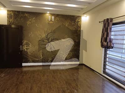 1 Kanal Upper Porition Available For Rent