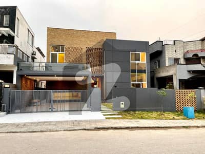 ڈی ایچ اے ڈیفینس فیز 2 ڈی ایچ اے ڈیفینس,اسلام آباد میں 5 کمروں کا 1 کنال مکان 11.95 کروڑ میں برائے فروخت۔