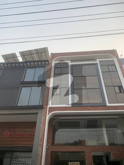 پیراگون سٹی لاہور میں 8 مرلہ عمارت 2.25 لاکھ میں کرایہ پر دستیاب ہے۔