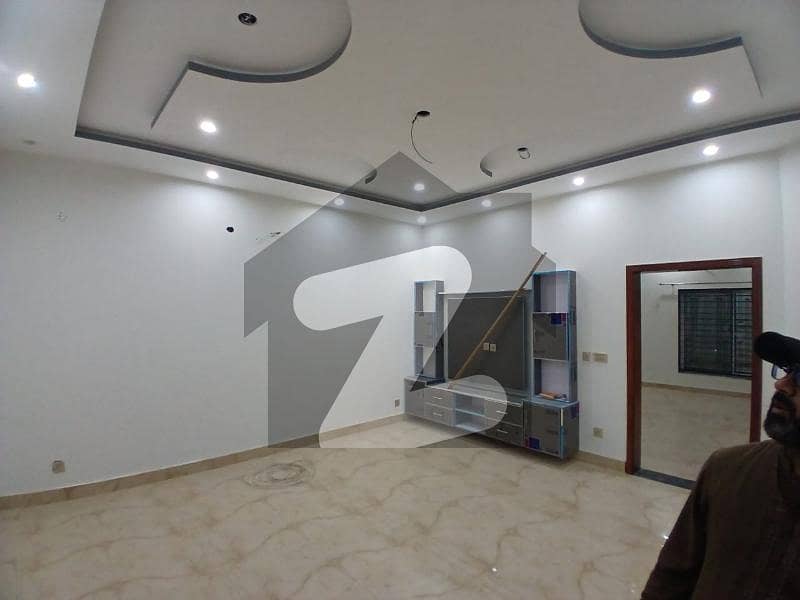 10 Marla Lower Portion Available For Rent 10 Marla Lower Portion Available For Rent