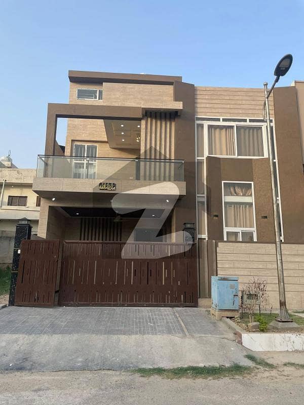 Prime Location! 8 Marla House For Sale In B-17 Islamabad