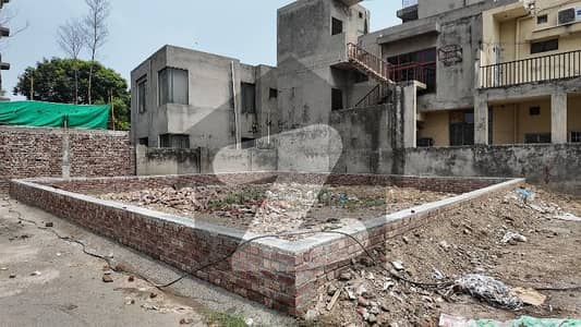 8 Marla Residential Plot In Stunning Gulberg Is Available For sale