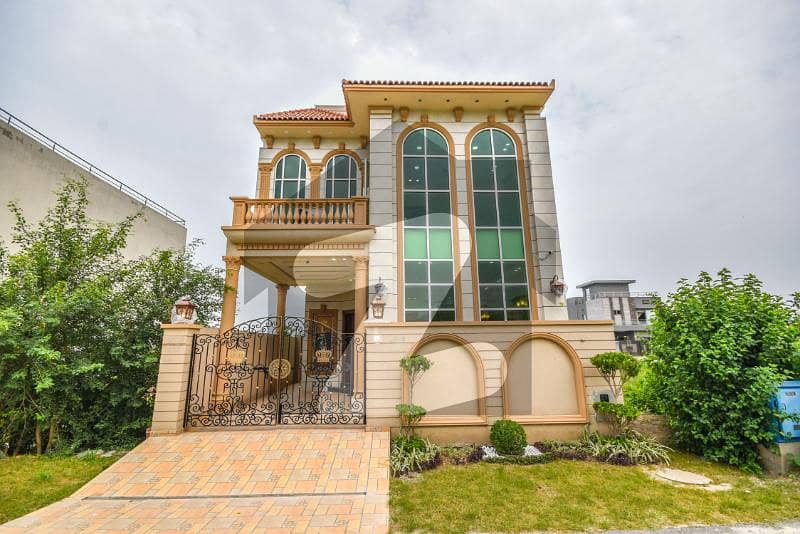 5 MARLA DESIGNER ELEGANT HOUSE FOR RENT 5 MARLA DESIGNER ELEGANT HOUSE FOR RENT