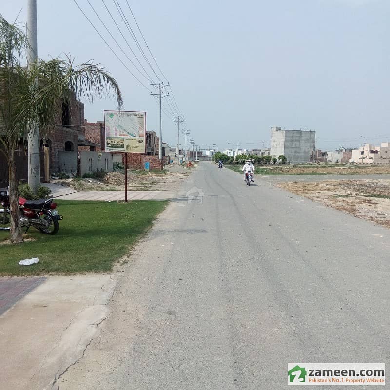 Corner Possession Plot For Sale Paragon City Orchard 1 Block, Paragon