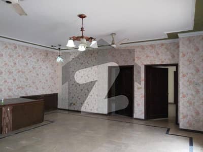 ڈی ایچ اے فیز 2 - بلاک وی فیز 2,ڈیفنس (ڈی ایچ اے),لاہور میں 3 کمروں کا 1 کنال بالائی پورشن 80.0 ہزار میں کرایہ پر دستیاب ہے۔