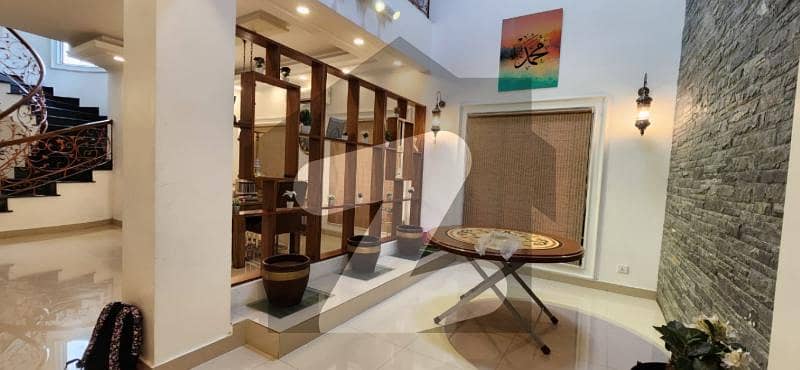 500-Yard Dream Home: Your Luxury Oasis Awaits 500-Yard Dream Home: Your Luxury Oasis Awaits