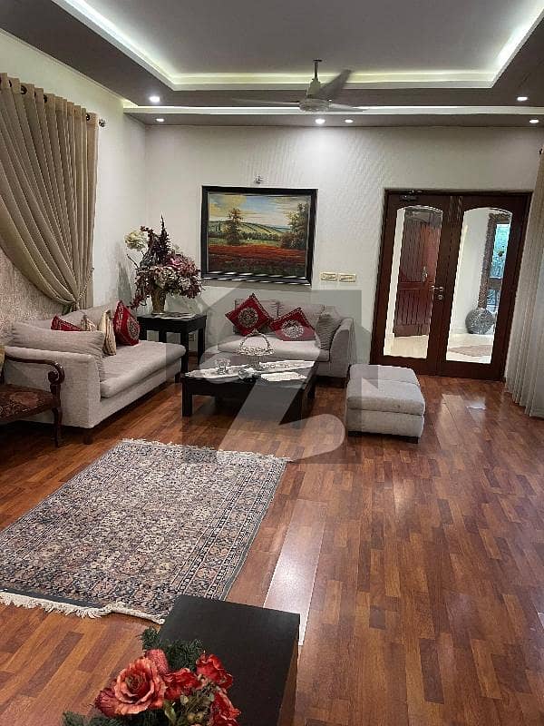 32 Marla Executive House Available For Sale 32 Marla Executive House Available For Sale
