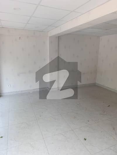 بلیو ایریا اسلام آباد میں 1 کمرے کا 3 مرلہ دفتر 2.0 لاکھ میں کرایہ پر دستیاب ہے۔