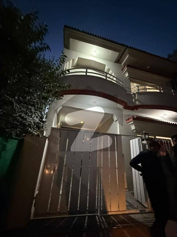 Spacious Prime Location House Is Available In E-11 For sale Spacious Prime Location House Is Available In E-11 For sale