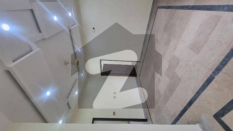 Upper Portion 2 Bed 2 Baths Tv Launch Car Porch