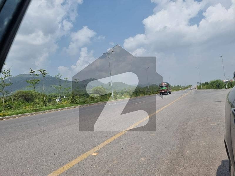 سی ۔ 14 اسلام آباد میں 1 کنال رہائشی پلاٹ 5.6 کروڑ میں برائے فروخت۔ سی ۔ 14 اسلام آباد میں 1 کنال رہائشی پلاٹ 5.6 کروڑ میں برائے فروخت۔