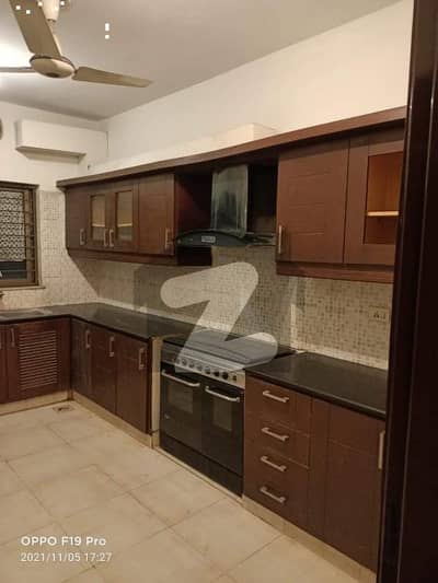 10 MARLA BEAUTIFUL HOUSE AVILABLE FOR RENT