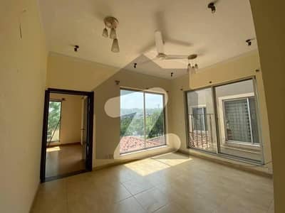 Excellent condition defence villa for Rent near to Mosque