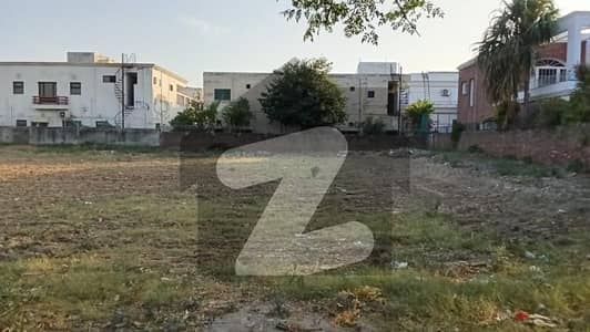 ڈی ایچ اے فیز 7 - بلاک ڈبلیو فیز 7,ڈیفنس (ڈی ایچ اے),لاہور میں 2 کنال رہائشی پلاٹ 8.7 کروڑ میں برائے فروخت۔