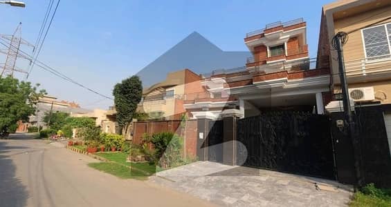 پنجاب سمال انڈسٹریز کالونی لاہور میں 3 کمروں کا 7 مرلہ مکان 2.2 کروڑ میں برائے فروخت۔