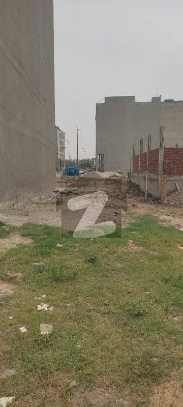 ڈی ایچ اے فیز 8 - کمرشل براڈوے ڈی ایچ اے فیز 8,ڈیفنس (ڈی ایچ اے),لاہور میں 8 مرلہ کمرشل پلاٹ 26.0 کروڑ میں برائے فروخت۔ ڈی ایچ اے فیز 8 - کمرشل براڈوے ڈی ایچ اے فیز 8,ڈیفنس (ڈی ایچ اے),لاہور میں 8 مرلہ کمرشل پلاٹ 26.0 کروڑ میں برائے فروخت۔