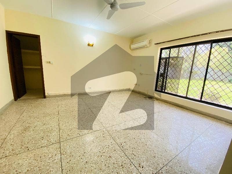 ایف ۔ 7 اسلام آباد میں 3 کمروں کا 2 کنال مکان 9.0 لاکھ میں کرایہ پر دستیاب ہے۔