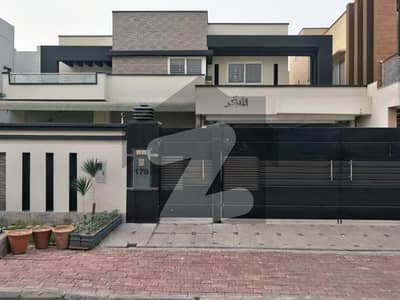 بحریہ ٹاؤن غوری بلاک بحریہ ٹاؤن سیکٹر B,بحریہ ٹاؤن,لاہور میں 5 کمروں کا 1 کنال مکان 2.2 لاکھ میں کرایہ پر دستیاب ہے۔