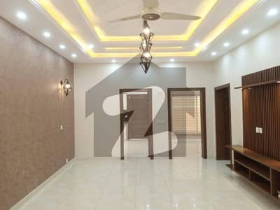لیک سٹی رائیونڈ روڈ,لاہور میں 3 کمروں کا 7 مرلہ مکان 2.8 کروڑ میں برائے فروخت۔