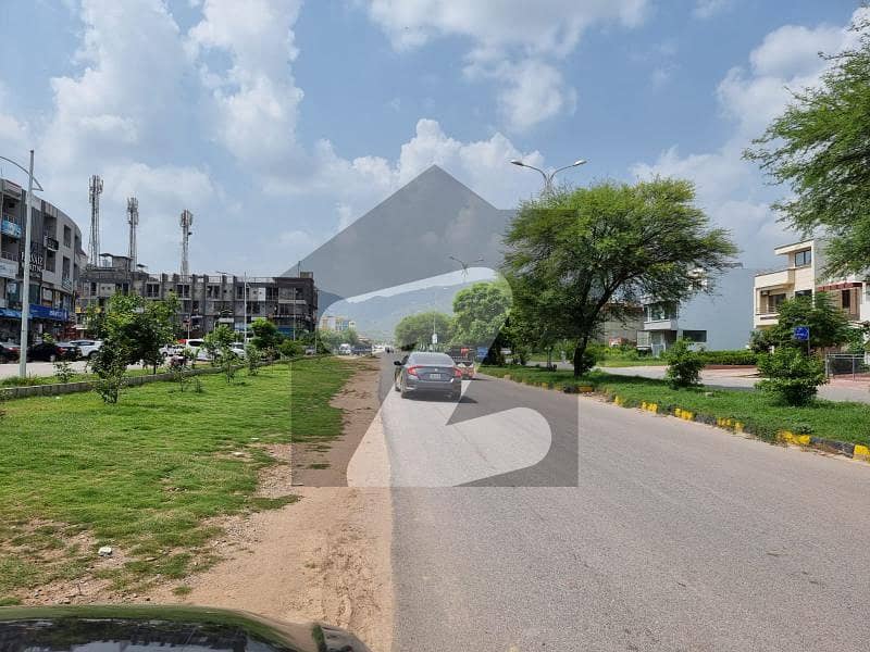 جی ۔ 10 مرکز جی ۔ 10,اسلام آباد میں 7 مرلہ کمرشل پلاٹ 50.0 کروڑ میں برائے فروخت۔
