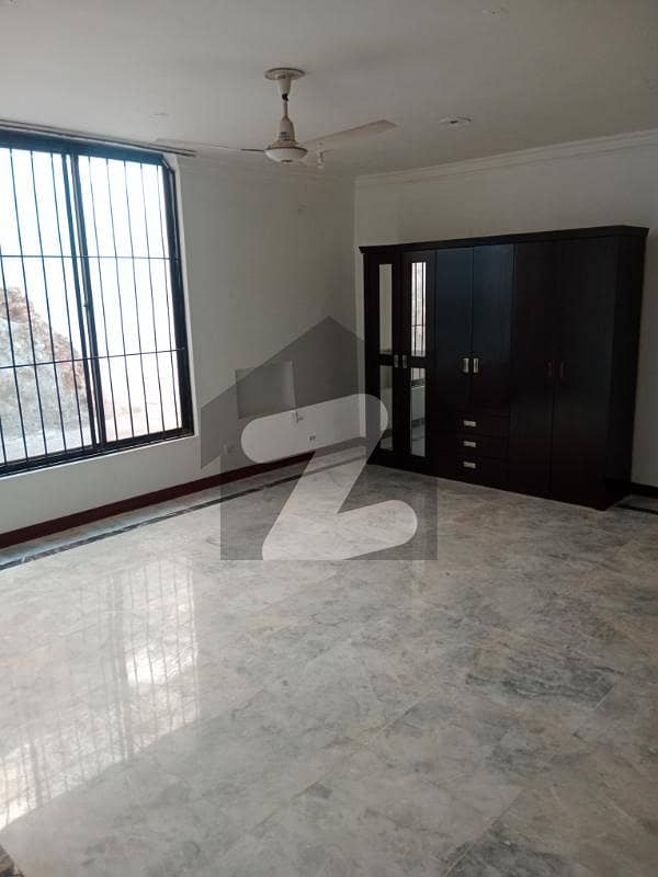 F-11/ 1000 square yards house available for Rent F-11/ 1000 square yards house available for Rent