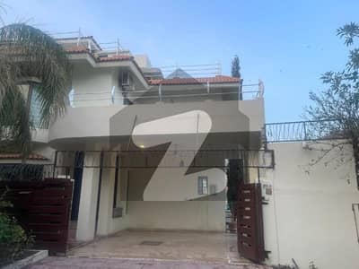 ای ۔ 11 اسلام آباد میں 4 کمروں کا 10 مرلہ مکان 6.0 کروڑ میں برائے فروخت۔