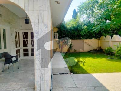 F-10/ 511 Square Yards Old House Available For Sale