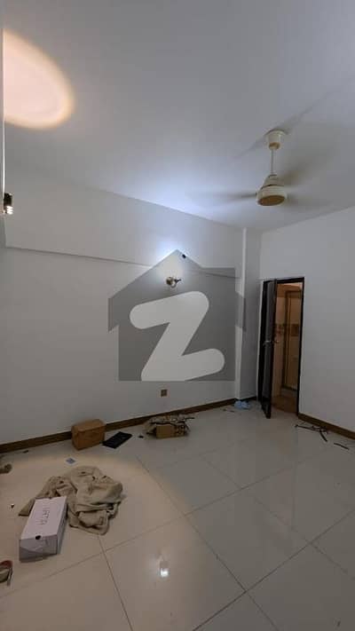 کلفٹن ۔ بلاک 3 کلفٹن,کراچی میں 3 کمروں کا 8 مرلہ فلیٹ 1.6 لاکھ میں کرایہ پر دستیاب ہے۔