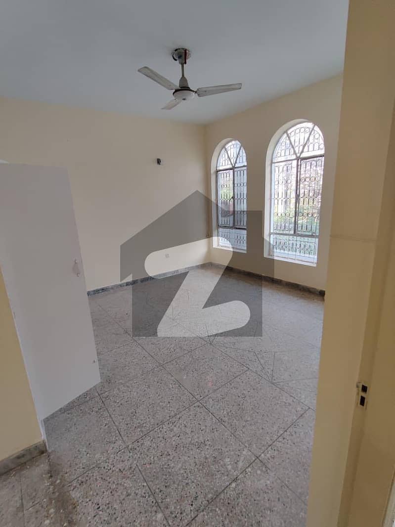 House Available 5 Marla In I 10/1 House Available 5 Marla In I 10/1