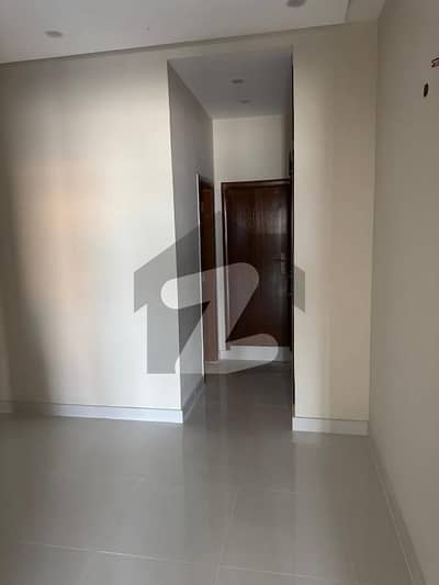 600 Yard Extremely Neat Clean OUT CLASS Bungalow 5 Beds With Huge Garden 3 4 Car Parking 2 Servant Rooms Guard Room