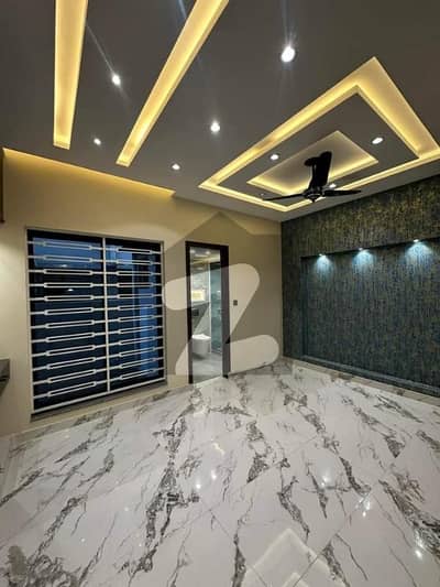 Brand New Ground Floor 3 Bed Dd 400 Yards Sept Gate Parking