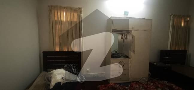 ایف ۔ 8 اسلام آباد میں 1 کمرے کا 2 مرلہ کمرہ 35.0 ہزار میں کرایہ پر دستیاب ہے۔